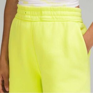 Lululemon Loungeful High Rise Short 
Electric Lemon 4” 🍋 Athleisure Comfort 8